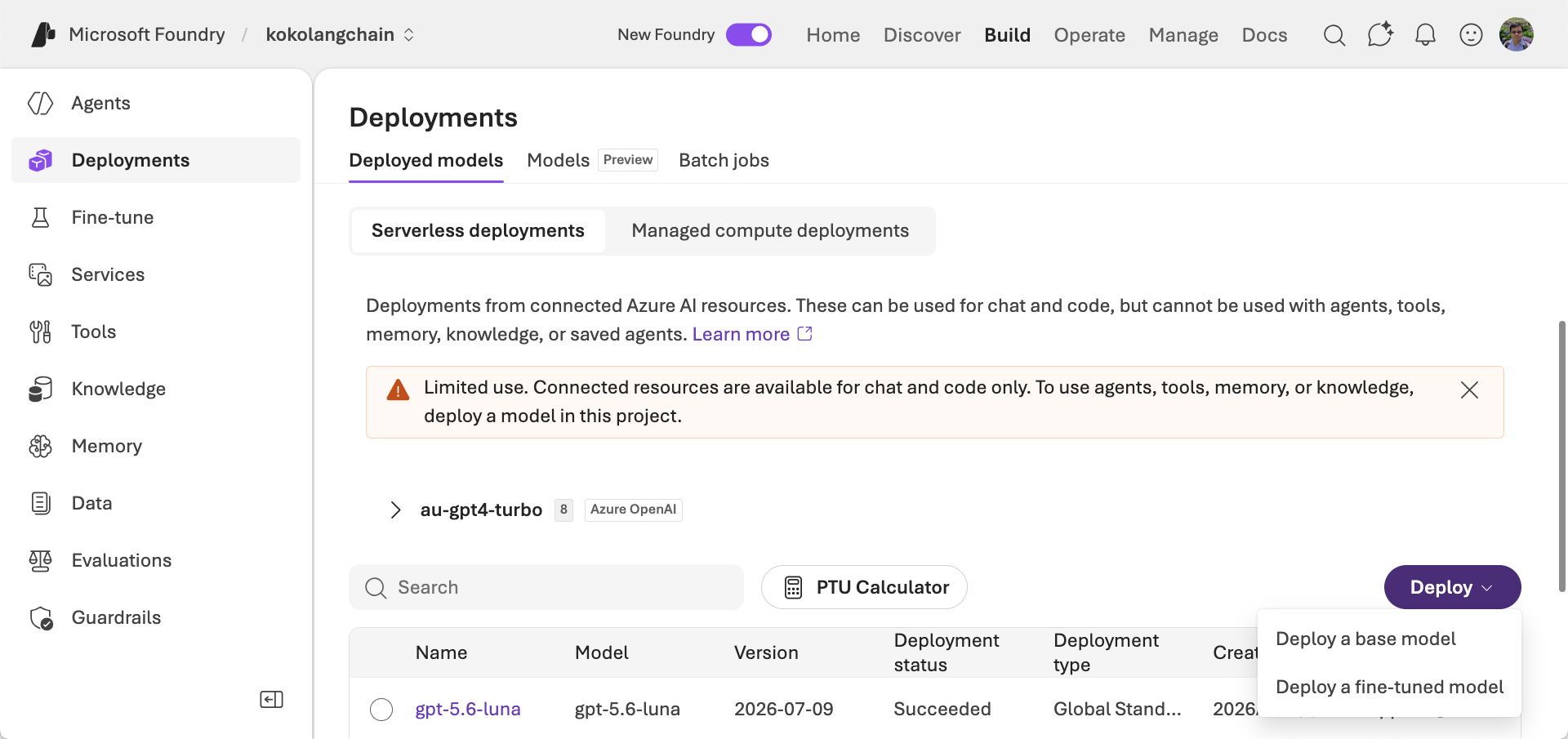 Microsoft Foundry 的 Build > Deployments 顯示模型部署清單，未顯示 URL、租戶或 endpoint 識別資訊。